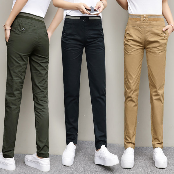 Tiszta, zsebes női nadrág a mindennapokhoz