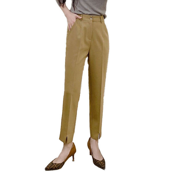 Elegáns tiszta nadrág gombbal és zsebbel