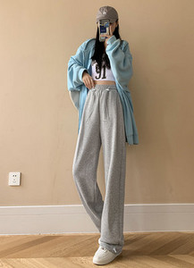 Sportnadrág széles modell a mindennapi élethez