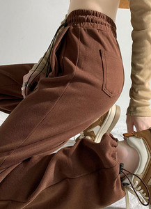 Sportnadrág széles modell a mindennapi élethez