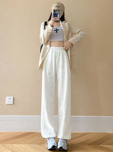 Sportnadrág széles modell a mindennapi élethez