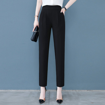 Κομψό παντελόνι σε κλασικό σχέδιο και τσέπη