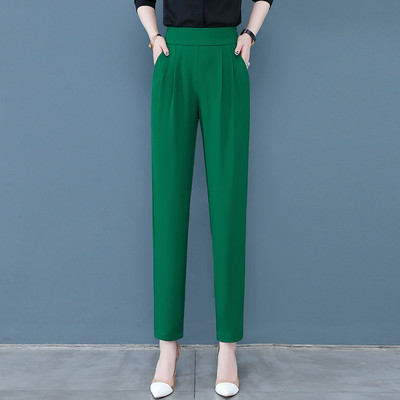 Κομψό παντελόνι σε κλασικό σχέδιο και τσέπη