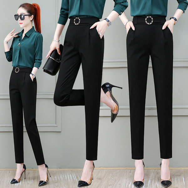 Дамски изчистен панталон в черно - с джоб