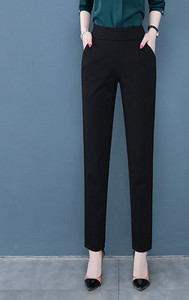 Γυναικείο παντελόνι - ένα καθαρό μοντέλο με τσέπη