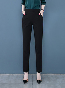 Γυναικείο παντελόνι - ένα καθαρό μοντέλο με τσέπη