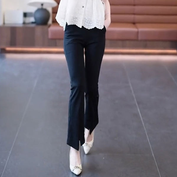 Елегантен панталон с висока талия и цепки на крачолите 