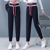 Női sportnadrág fűzős zsebbel