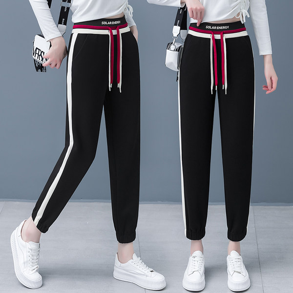 Női sportnadrág fűzős zsebbel