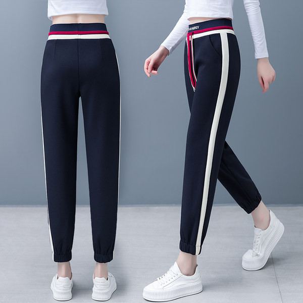 Női sportnadrág fűzős zsebbel