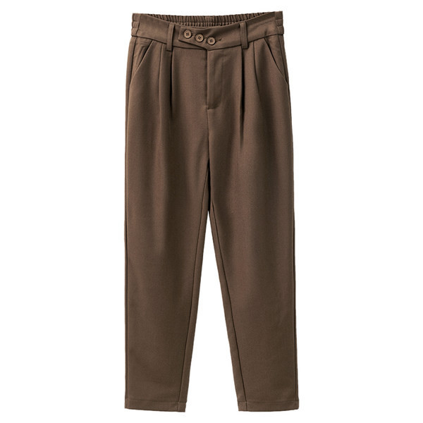 Elegáns női nadrág zsebbel és gombbal