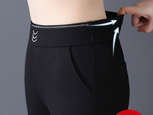 Ženske hlače s visokim strukom - ravni model u crnoj boji