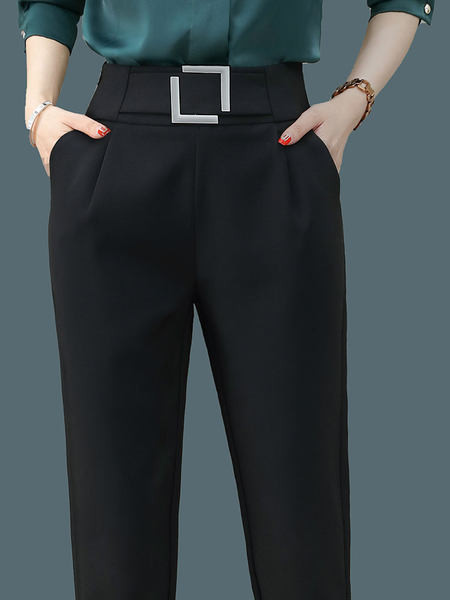 Елегантен дамски панталон с джоб -черен цвят