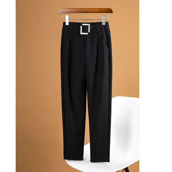 Naiste musta värvi püksid