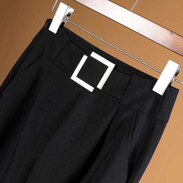 Naiste musta värvi püksid