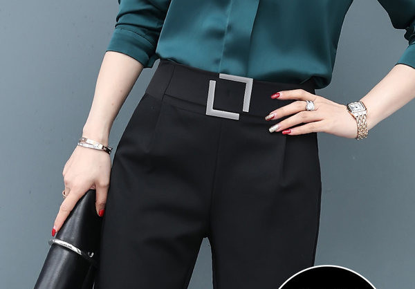 Naiste elegantsed püksid on dekoratiivne vöö