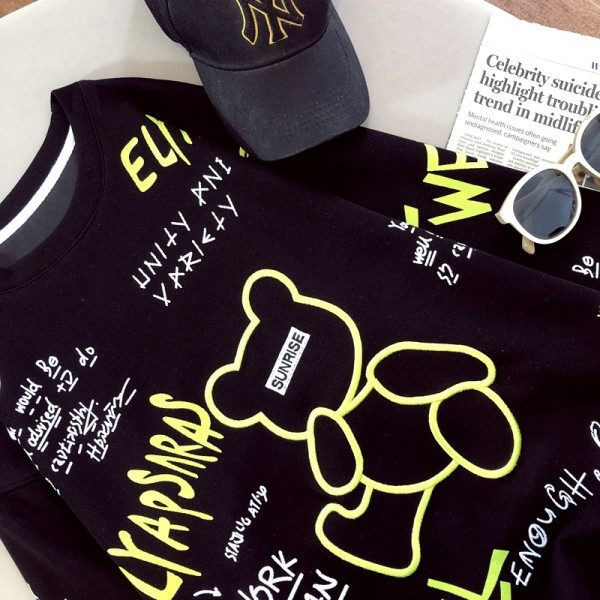 Široki model ženske majice s vezom