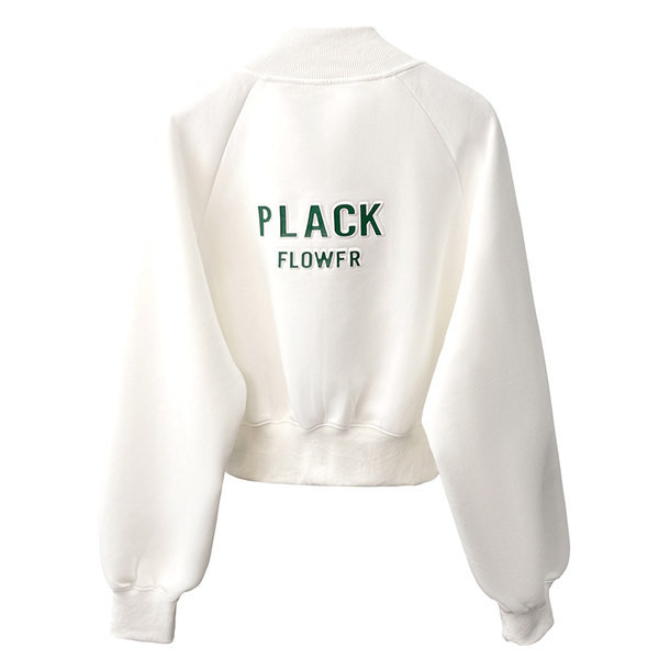 Novi model ženske dukserice sa natpisom i metalnim kopčanjem