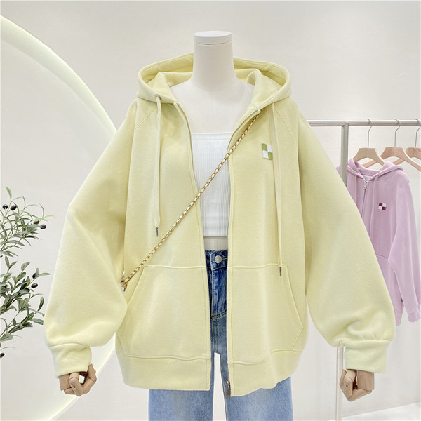 Широк модел дамски суичър с качулка и връзки подходящ за ежедневието