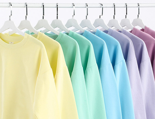 Γυναικείο μονόχρωμο φούτερ με οβάλ λαιμόκοψη και μακριά μανίκια