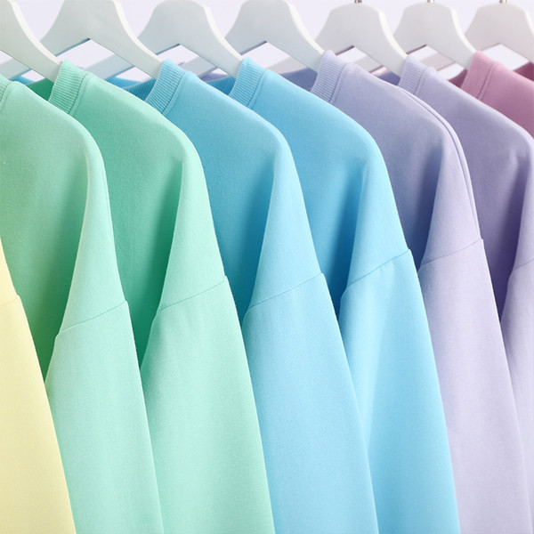 Γυναικείο μονόχρωμο φούτερ με οβάλ λαιμόκοψη και μακριά μανίκια