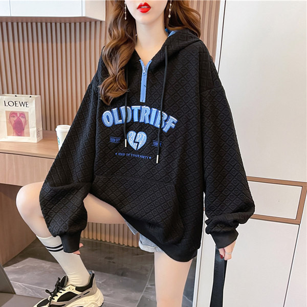 Naiste avar lipsu ja trükiga kapuutsiga dressipluus