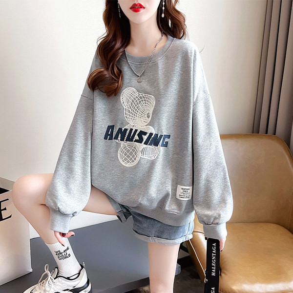 Ženska jesenska majica s izvezenim natpisom i ovalnim izrezom