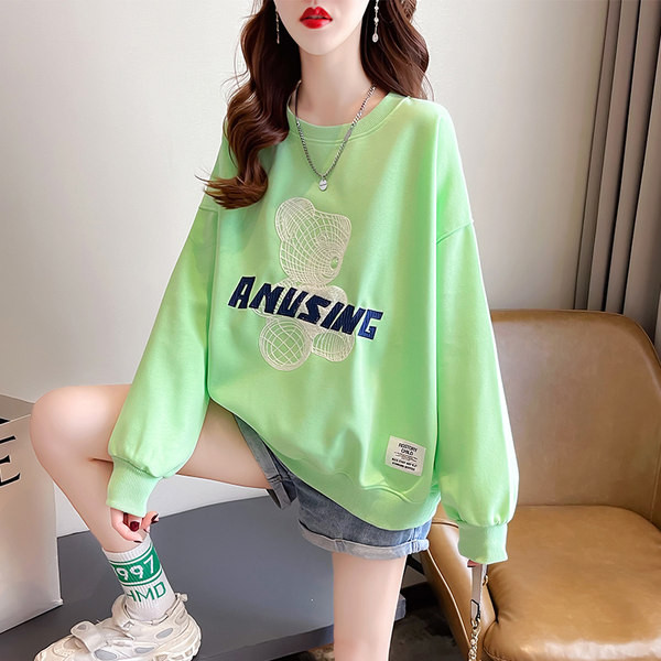 Ženska jesenska majica s izvezenim natpisom i ovalnim izrezom