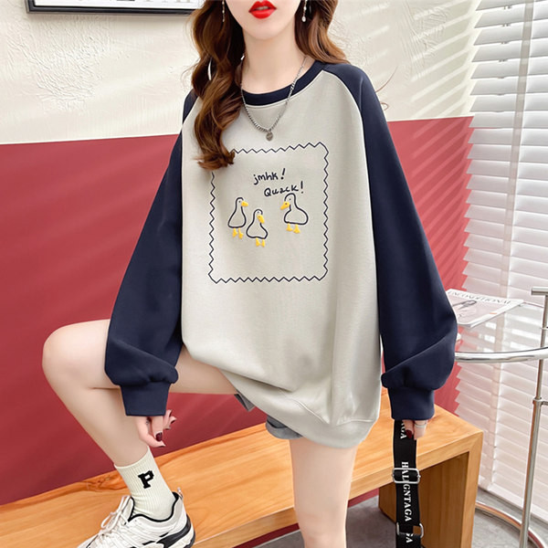 Μοντέρνο γυναικείο φούτερ με στρογγυλή λαιμόκοψη