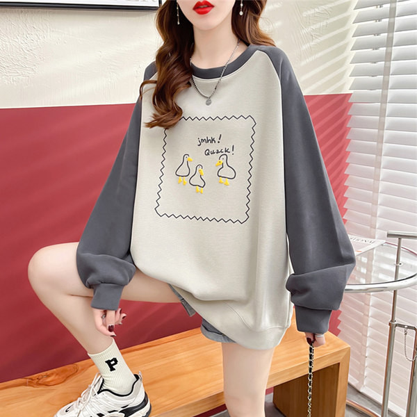 Μοντέρνο γυναικείο φούτερ με στρογγυλή λαιμόκοψη