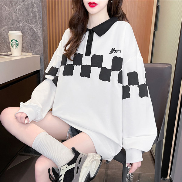 Ženska majica s klasičnim ovratnikom širokog kroja