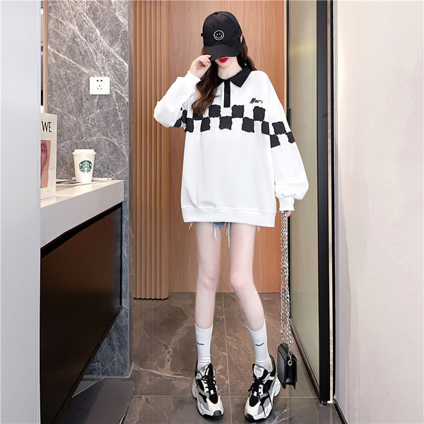 Ženska majica s klasičnim ovratnikom širokog kroja