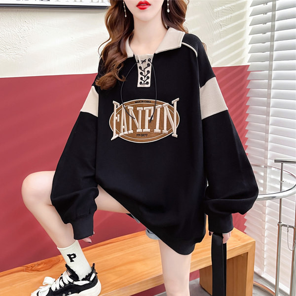 Laia mudeliga naiste dressipluus tikitud kirjaga