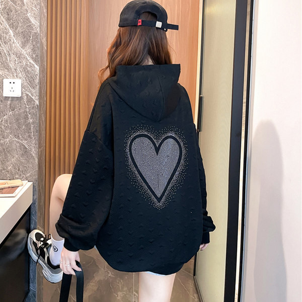 Ежедневен дамски суичър на сърца -черен и бял цвят