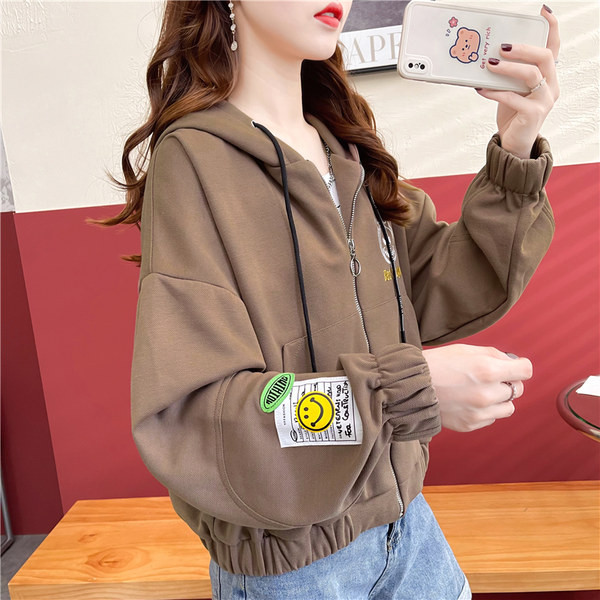 Alkalmi női pulóver hímzéssel - barna és fekete színben