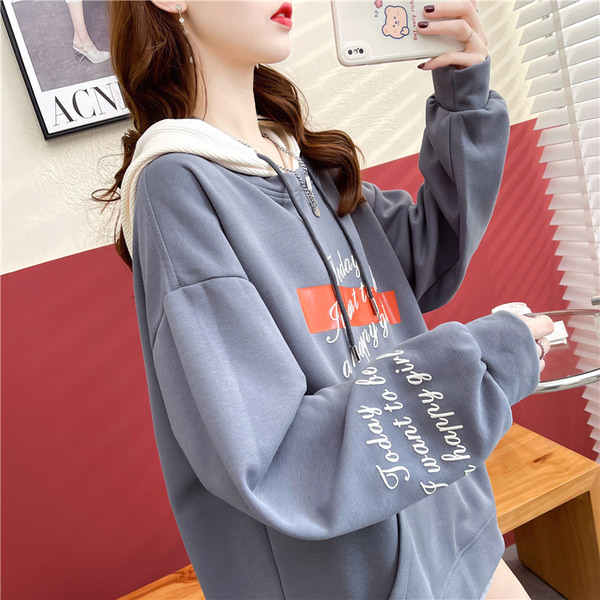 Свободен модел дамски суичър с надпис и джобове