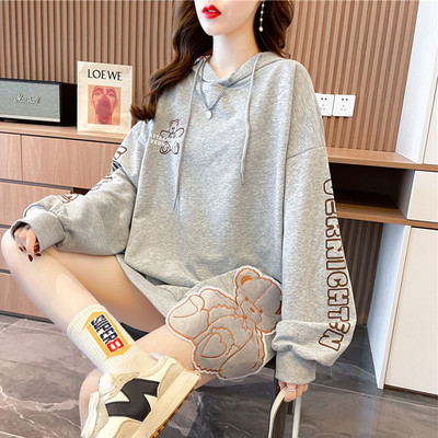 Ежедневен дамски суичър с бродирано мече