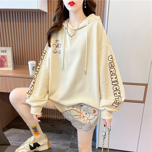 Ежедневен дамски суичър  с бродирано мече 