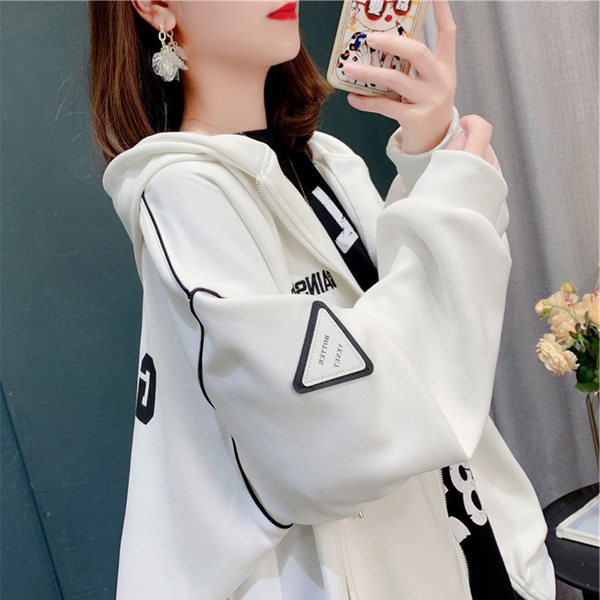 Ženski sportski top s kapuljačom u dvije boje