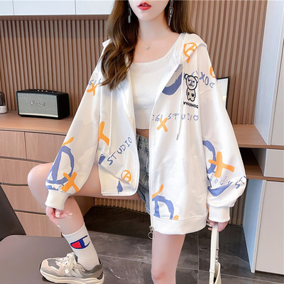 Novi model ženske majice s kapuljačom i printom u boji