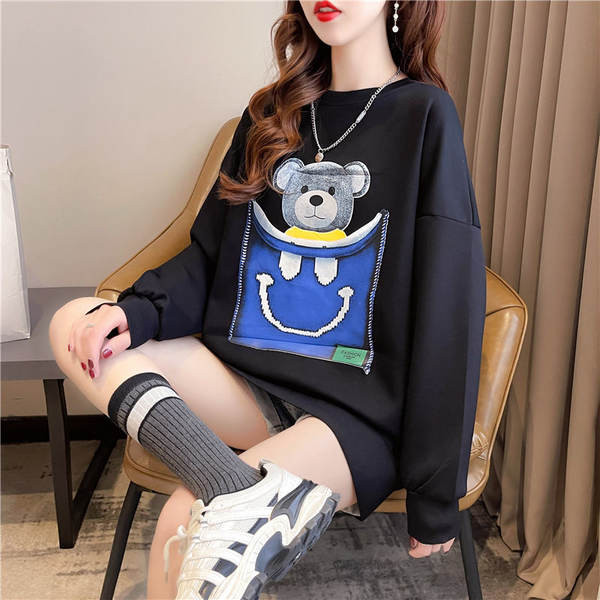 Ženska majica slobodnog uzorka s printom medvjeda i ovalnim dekolteom