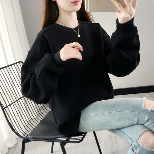 Tiszta modell női pulóver ovális nyakkivágással