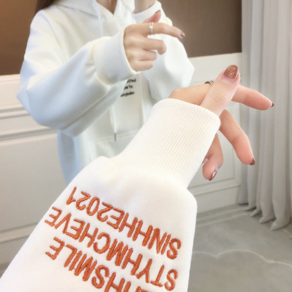 Naiste kapuutsiga dressipluus laia mustriga