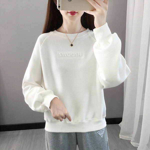 Ежедневен дамски суичър с надпис и О-образно деколте 