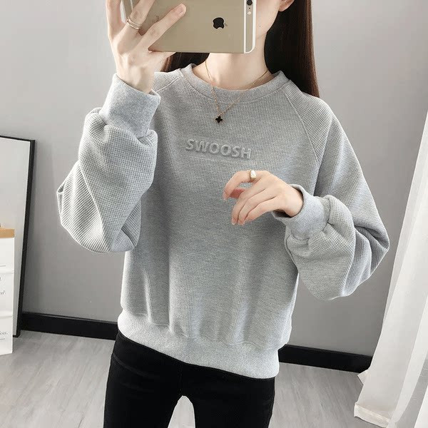 Ежедневен дамски суичър с надпис и О-образно деколте 