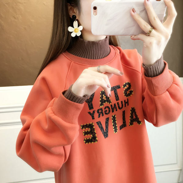 Ženska široka majica s polo izrezom i natpisom