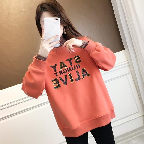 Ženska široka majica s polo izrezom i natpisom