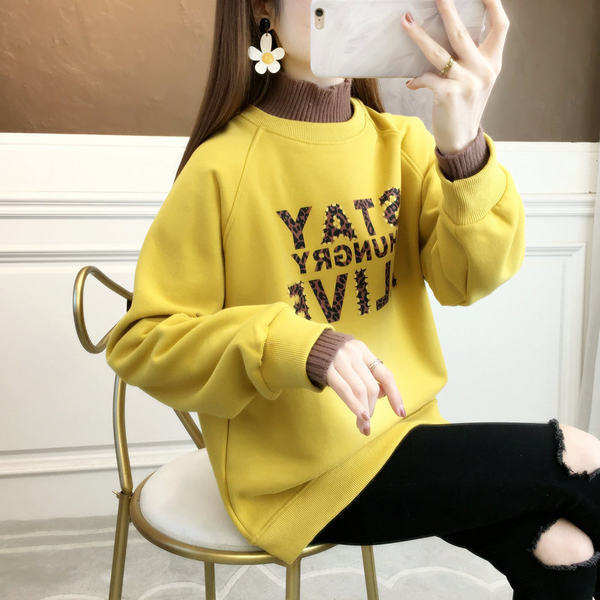 Ženska široka majica s polo izrezom i natpisom