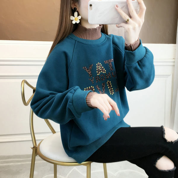 Ženska široka majica s polo izrezom i natpisom