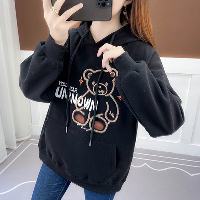 Jesensko-zimska ženska majica s natpisom i vezom